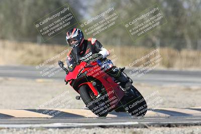 media/Dec-01-2025-Moto Forza (Mon) [[2daa91e15f]]/2-Intermediate Group/Session 3 (Turn 3)/